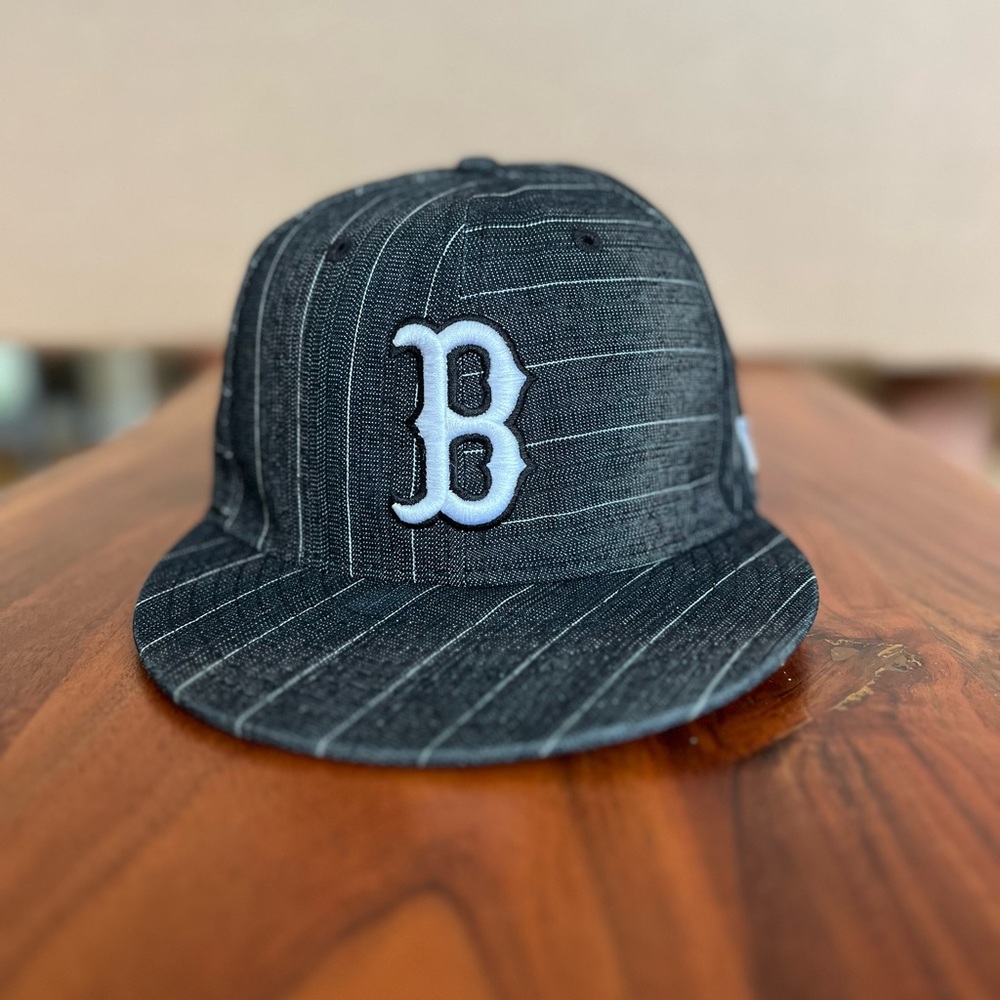 New Era Black White Pinstripe Boston Red Sox hat, 7  55.8cm.